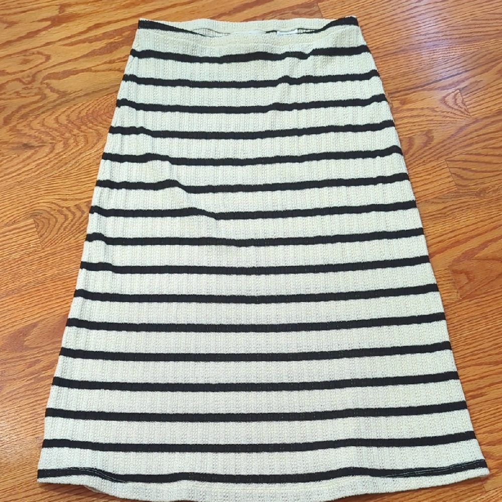H&M Black and White Striped Knit A- Line Skirt Size m